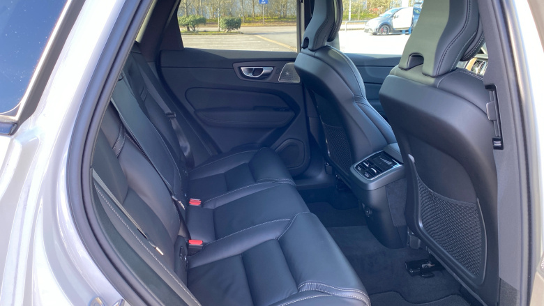 Volvo XC60 2.0 B5P Ultra Dark 5dr AWD Geartronic Petrol Estate